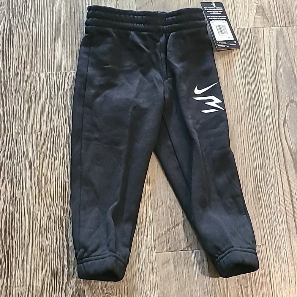 Nike 2 Pack Sweatpants - Blue w/ Green Accents & Black w/ White Accents Size 2T